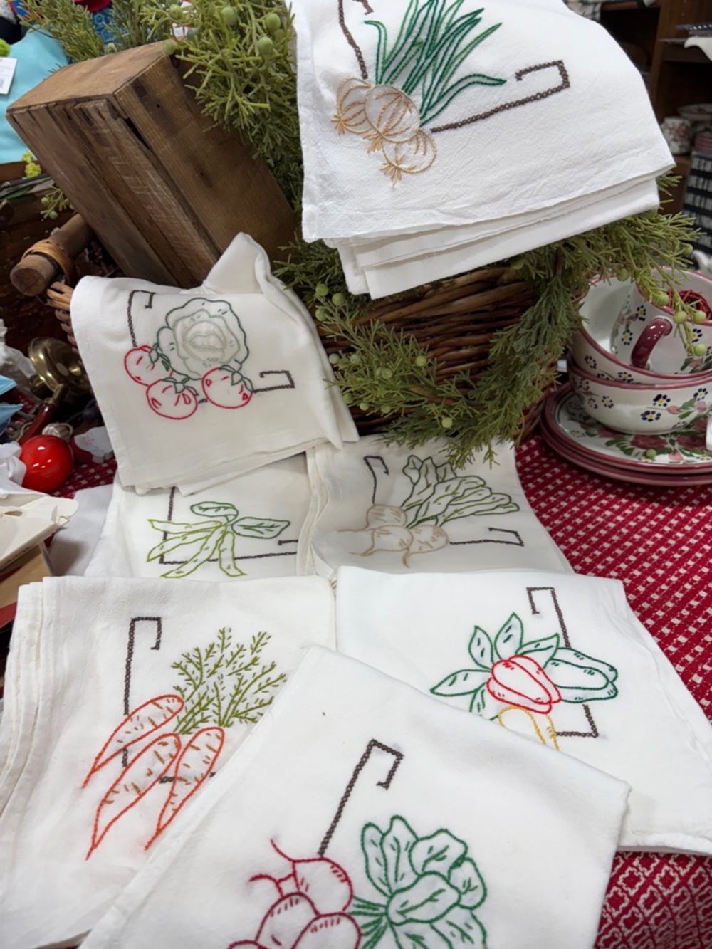Vintage Embroidered Vegetable Kitchen Tea Towels - White - Picture 1 of 6